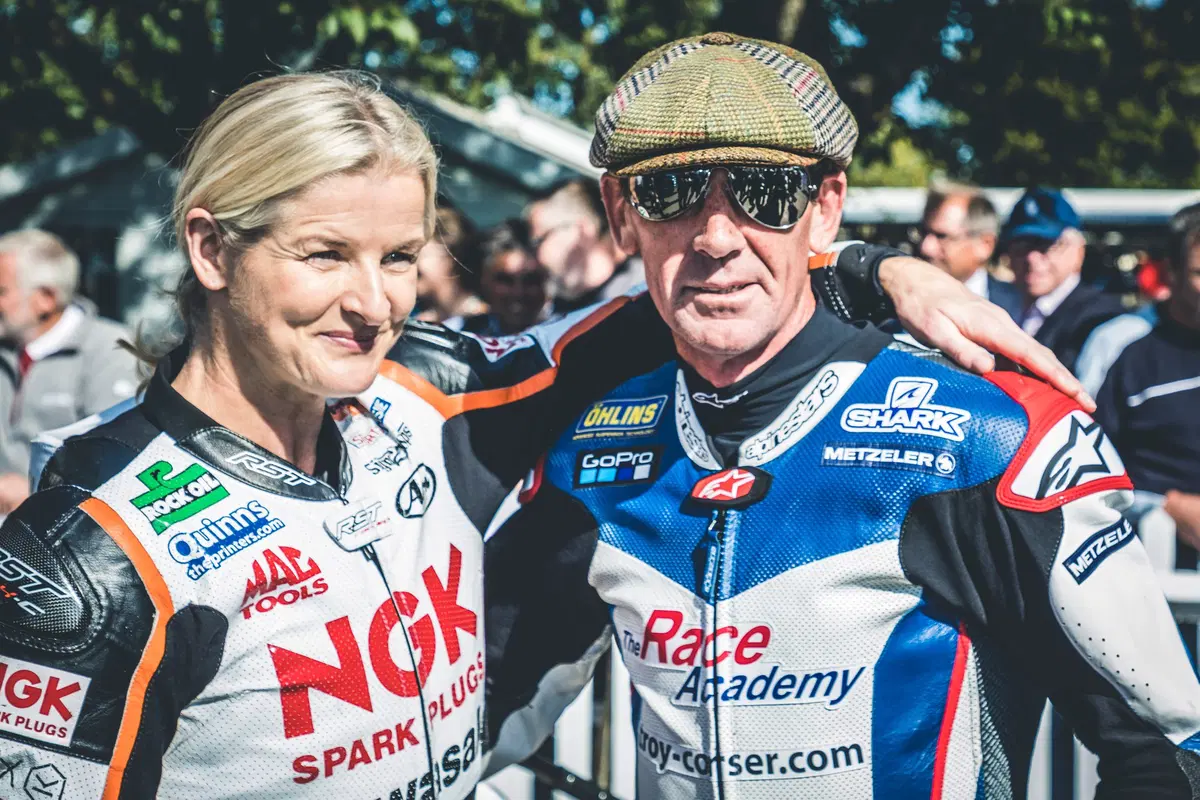 Corser vs. McGuinness sulle moto d'epoca a Goodwood (16)