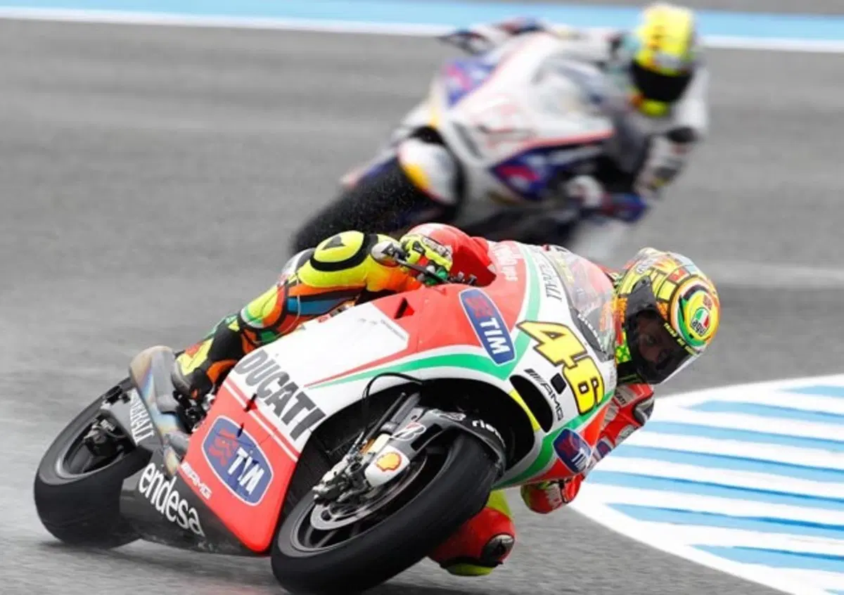 Rossi: "Questa moto va guidata diversamente"