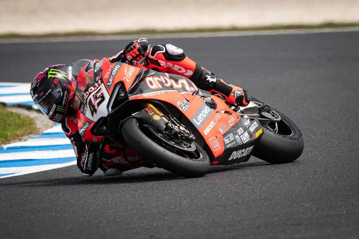 SBK Rea è il più veloce nei test ufficiali di Phillip Island (10)