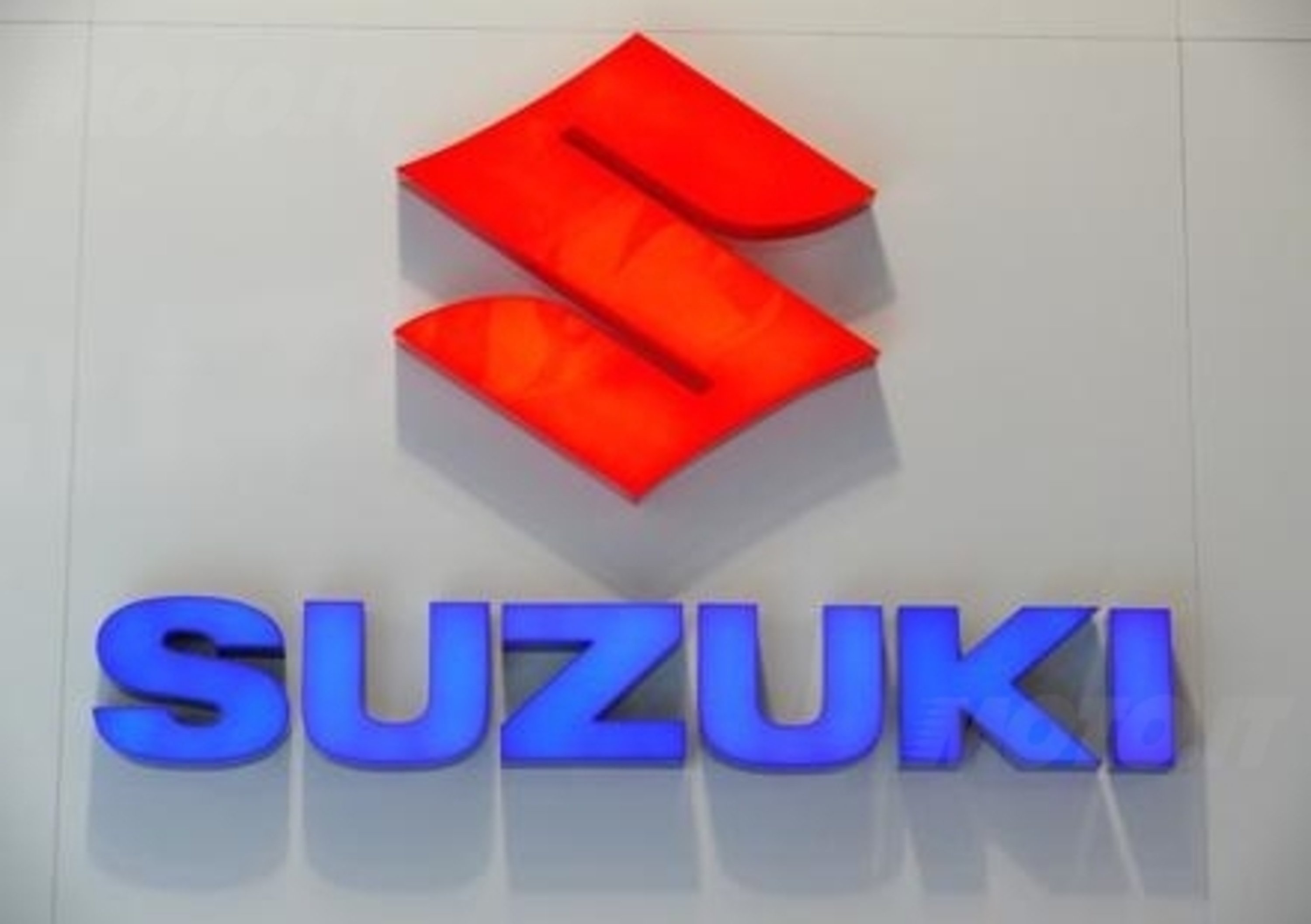 Suzuki uniforma i servizi on-line delle concessionarie