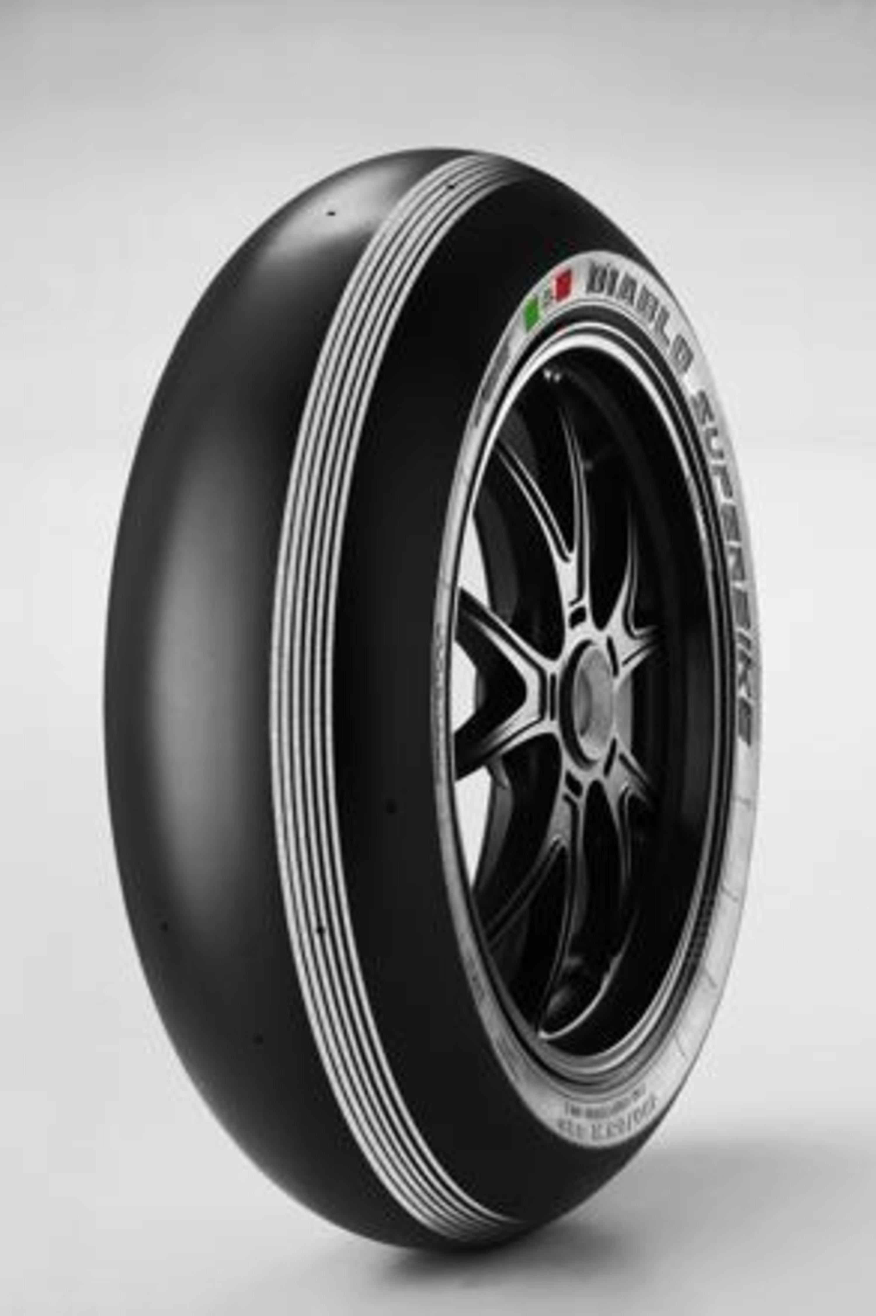 SBK. Pirelli porta a Monza, per la Superpole, pneumatici in versione speciale &quot;Silver Stripes&quot;