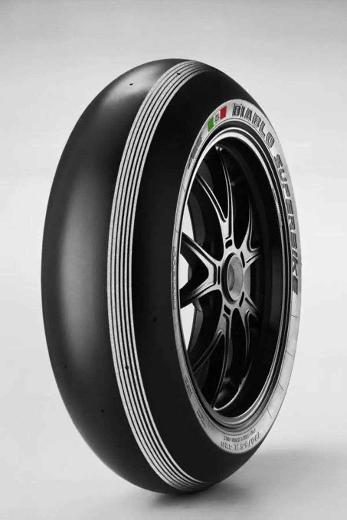 SBK. Pirelli porta a Monza, per la Superpole, pneumatici in versione speciale "Silver Stripes" (3)