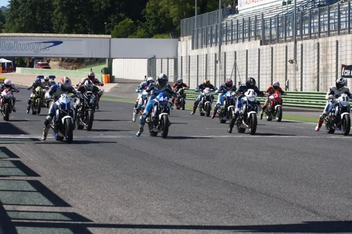 Si accendono i motori della Suzuki Gladius Cup 2012 (2)