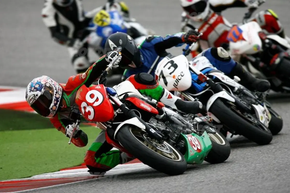Si accendono i motori della Suzuki Gladius Cup 2012 (3)