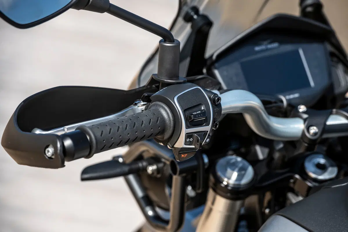 Moto Guzzi V85TT TEST: video anteprima (17)