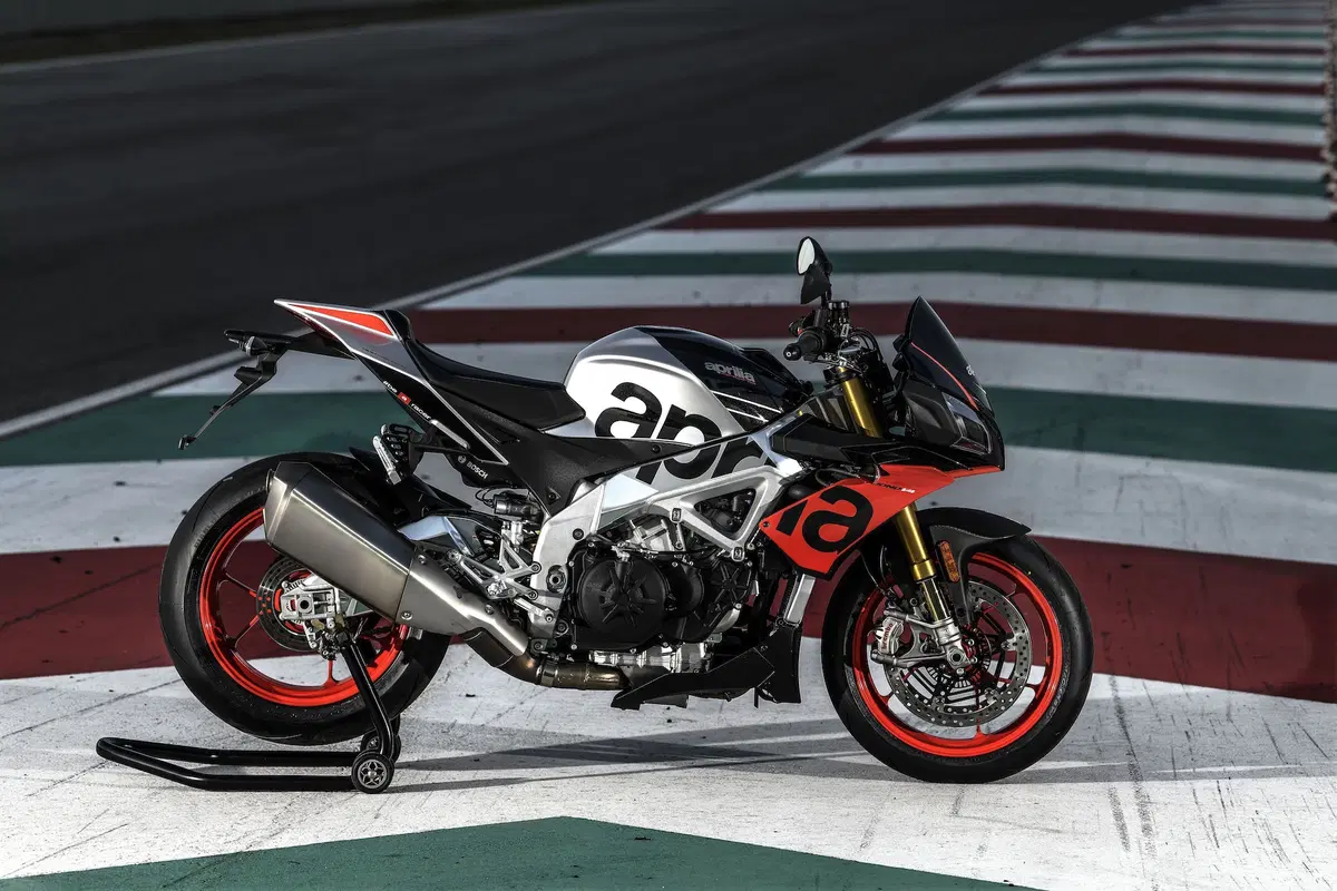 Aprilia Tuono V4 1100 Factory 2019. Naked o supersportiva? (13)