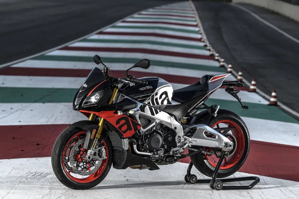 Aprilia Tuono V4 1100 Factory 2019. Naked o supersportiva? (15)