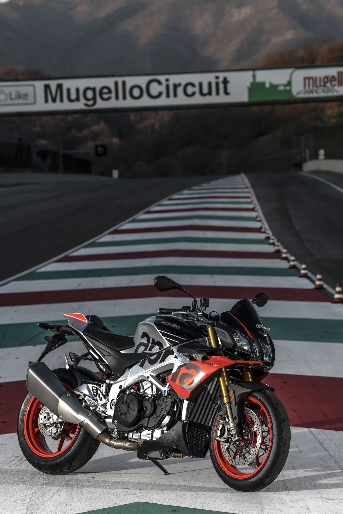 Aprilia Tuono V4 1100 Factory 2019. Naked o supersportiva? (17)