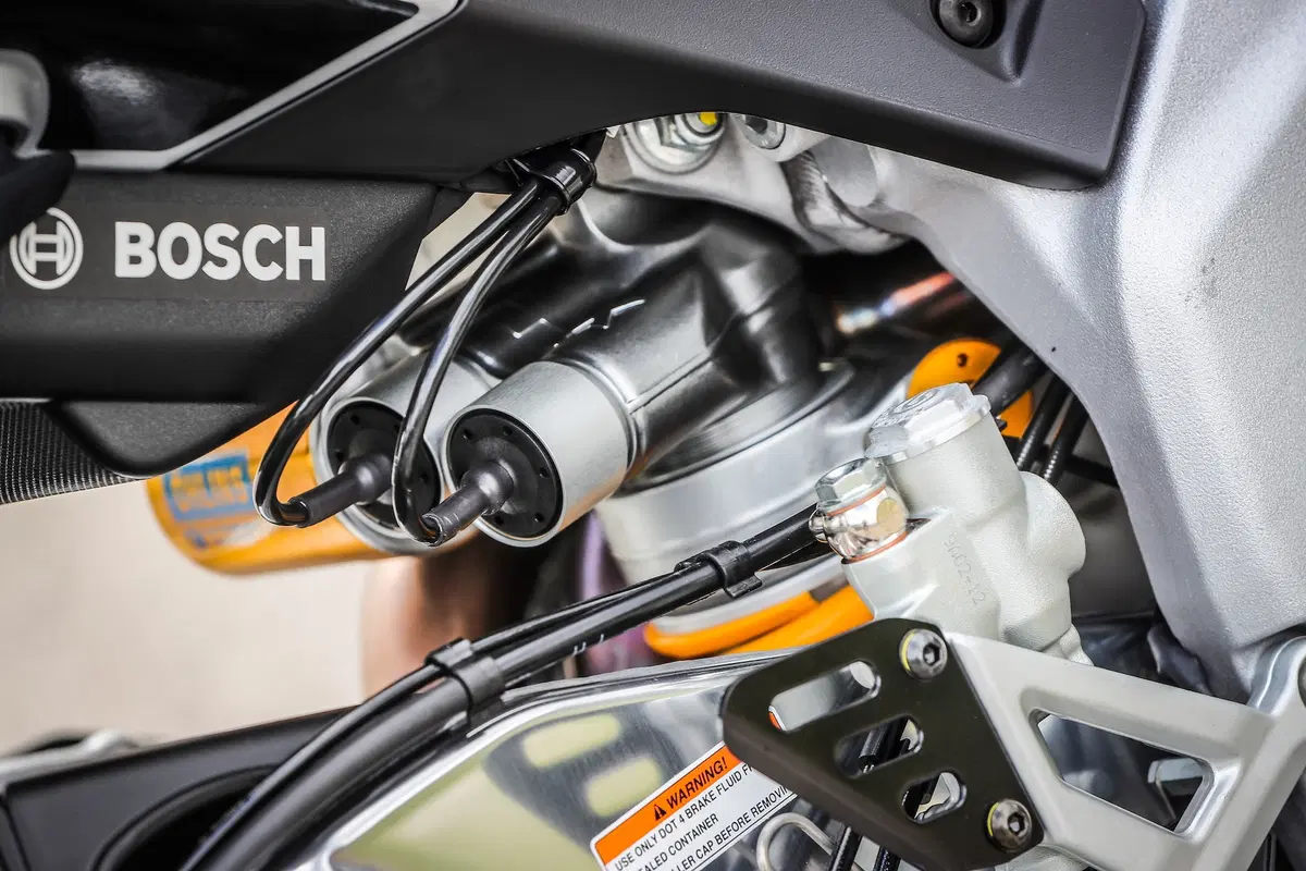 Aprilia Tuono V4 1100 Factory 2019. Naked o supersportiva? (21)