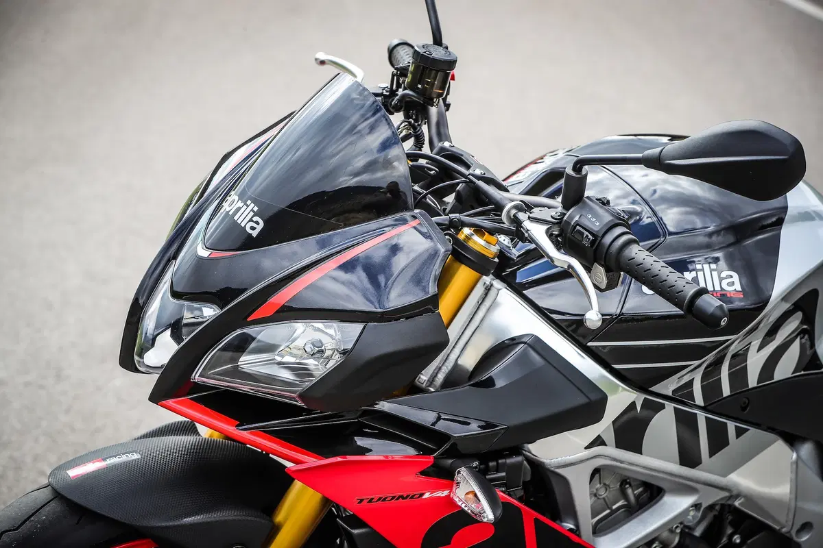 Aprilia Tuono V4 1100 Factory 2019. Naked o supersportiva? (22)
