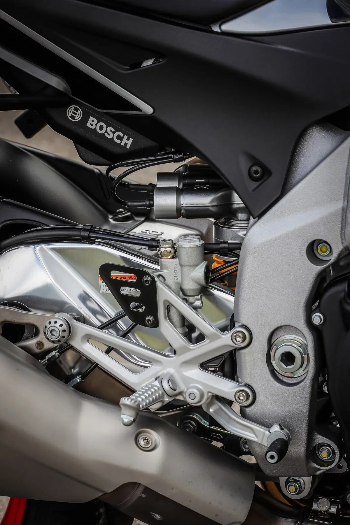 Aprilia Tuono V4 1100 Factory 2019. Naked o supersportiva? (23)