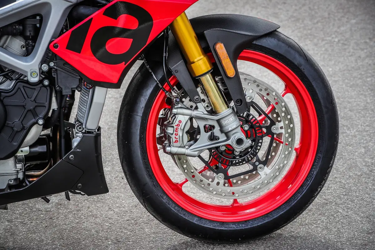 Aprilia Tuono V4 1100 Factory 2019. Naked o supersportiva? (26)