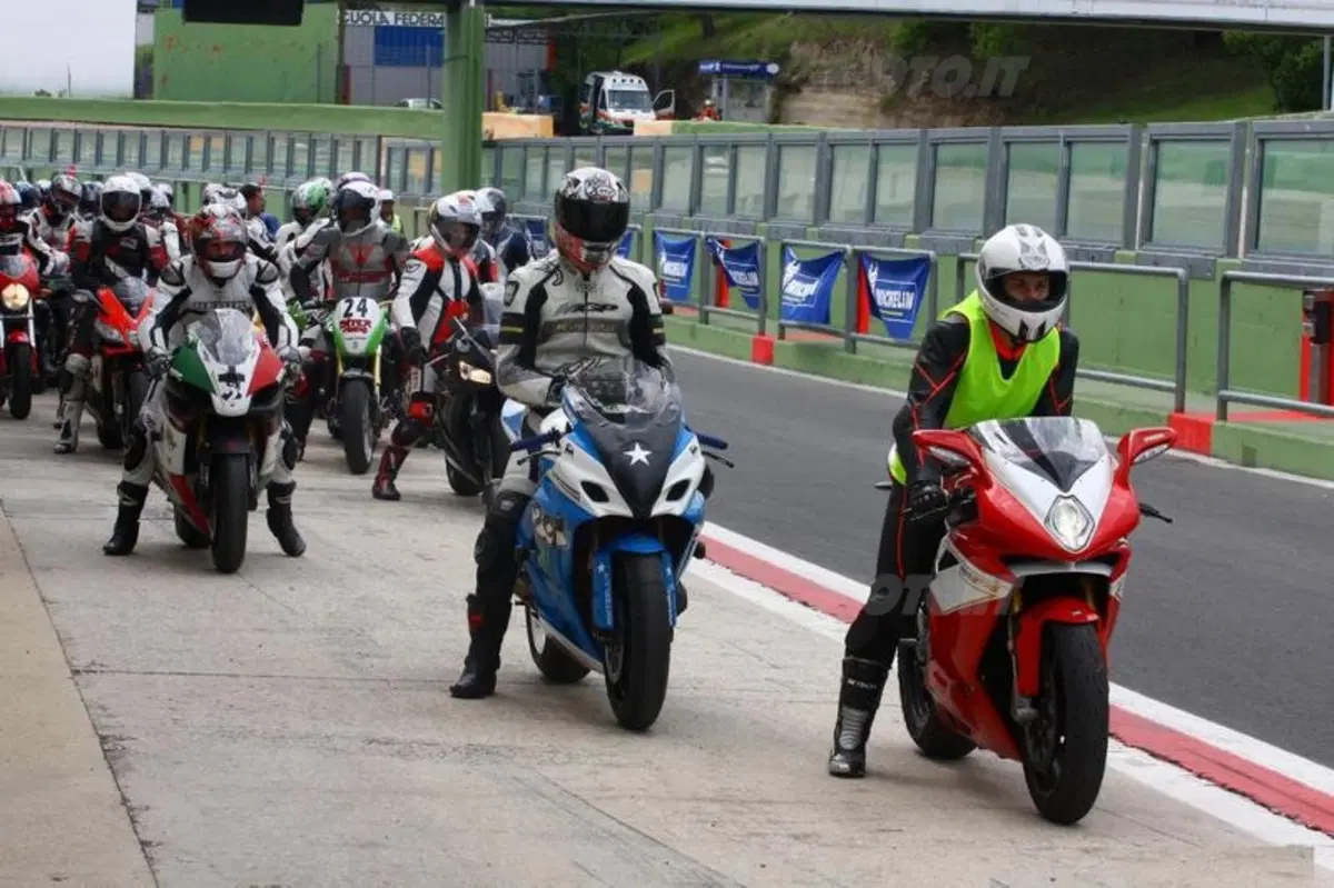 Si è svolto a Vallelunga con Lucchinelli e Poggiali il Michelin Power Days 2012 (2)