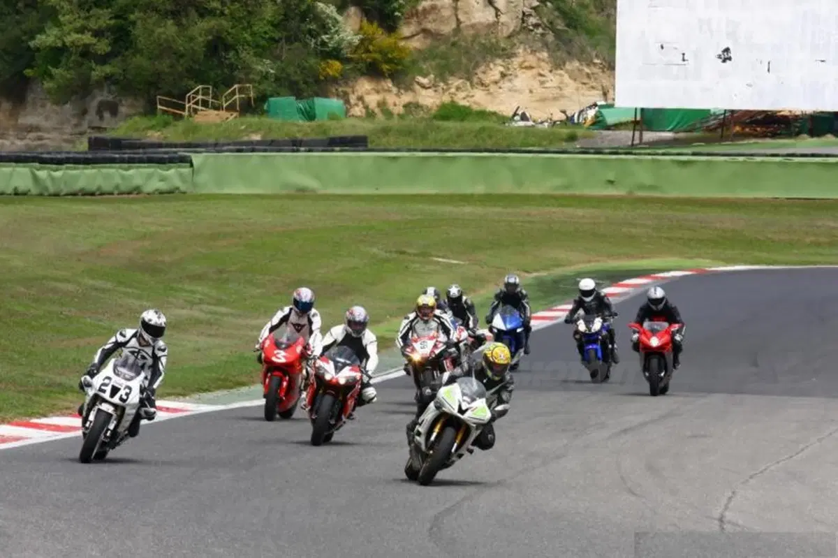 Si è svolto a Vallelunga con Lucchinelli e Poggiali il Michelin Power Days 2012 (4)