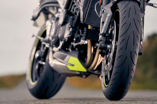 La Sportec M9RR montata sull'anteriore di una Triumph Speed Triple