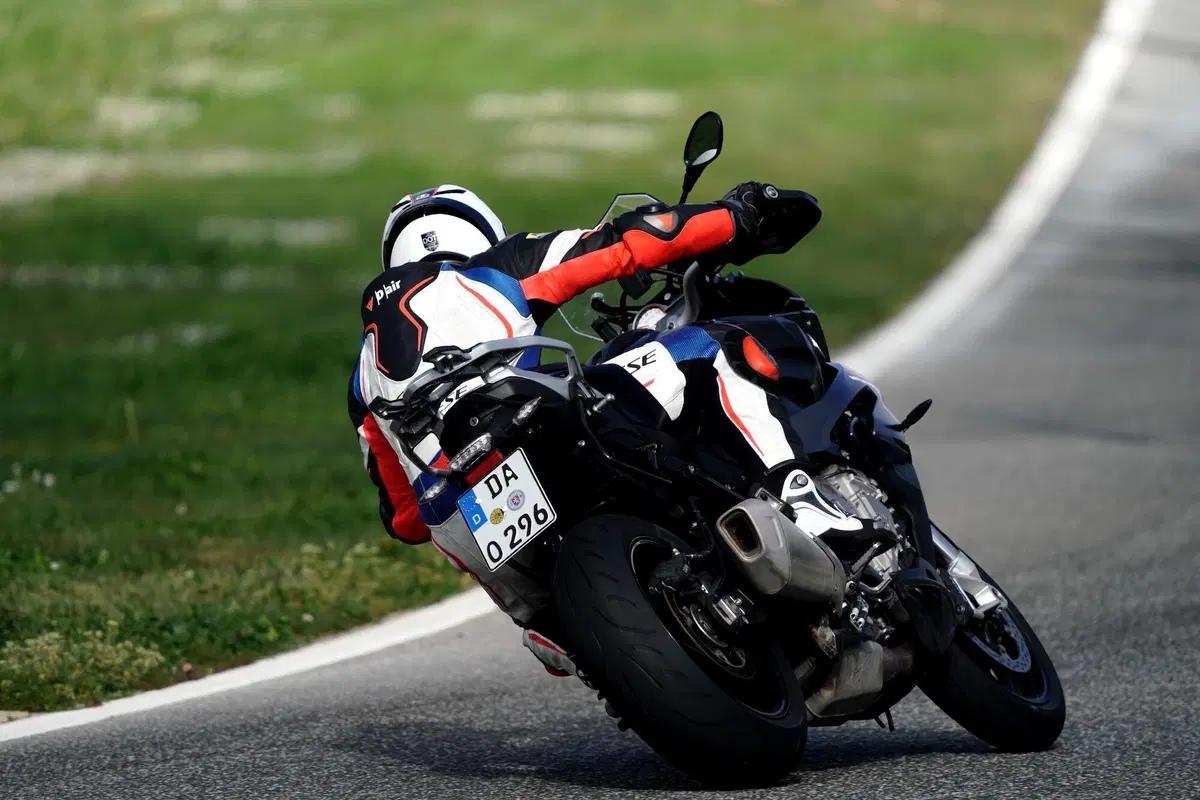 Metzeler Sportec M9RR TEST. Dalla strada (non solo) per la strada