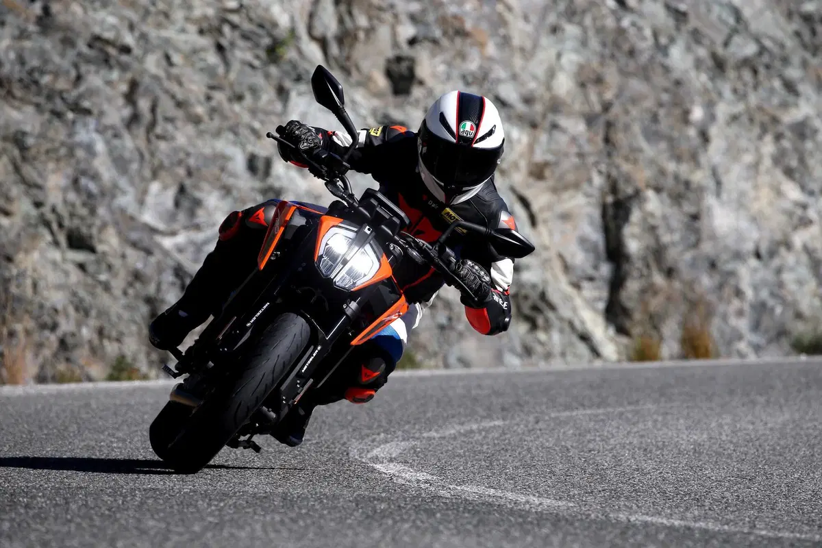 Metzeler Sportec M9RR TEST. Dalla strada (non solo) per la strada (3)