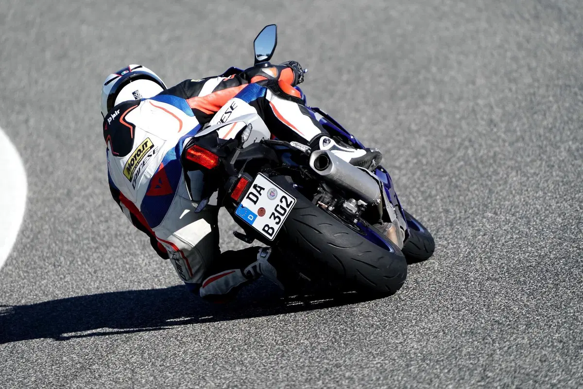 Metzeler Sportec M9RR TEST. Dalla strada (non solo) per la strada (4)
