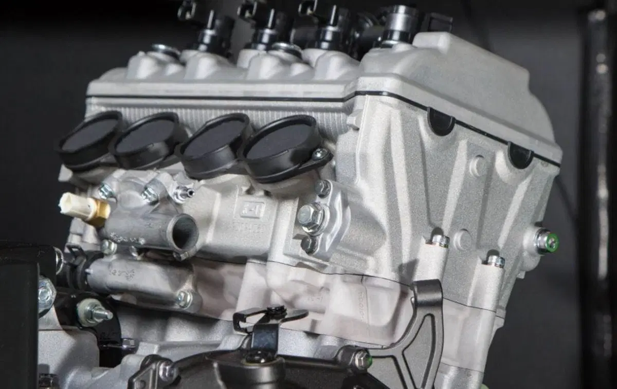 Kawasaki Ninja ZX-25R, svelato anche il 4 cilindri da 17.000 giri (4)