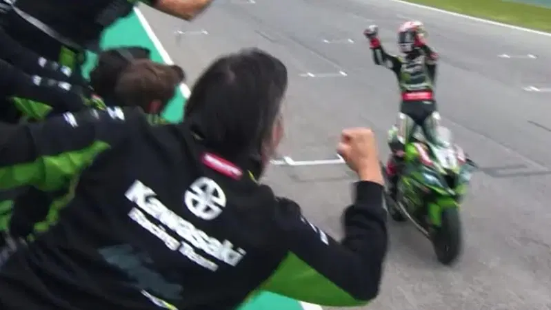 VIDEO - La SBK al via: "Qualcosa di grosso sta per succedere"