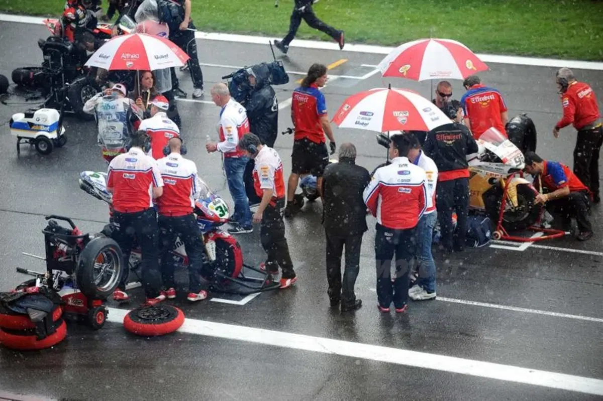 Superbike. Annullata per motivi di sicurezza gara uno a Monza (10)