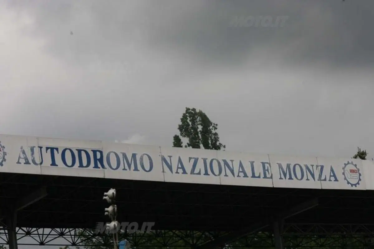 Superbike. Sykes vince la gara di Monza (8)