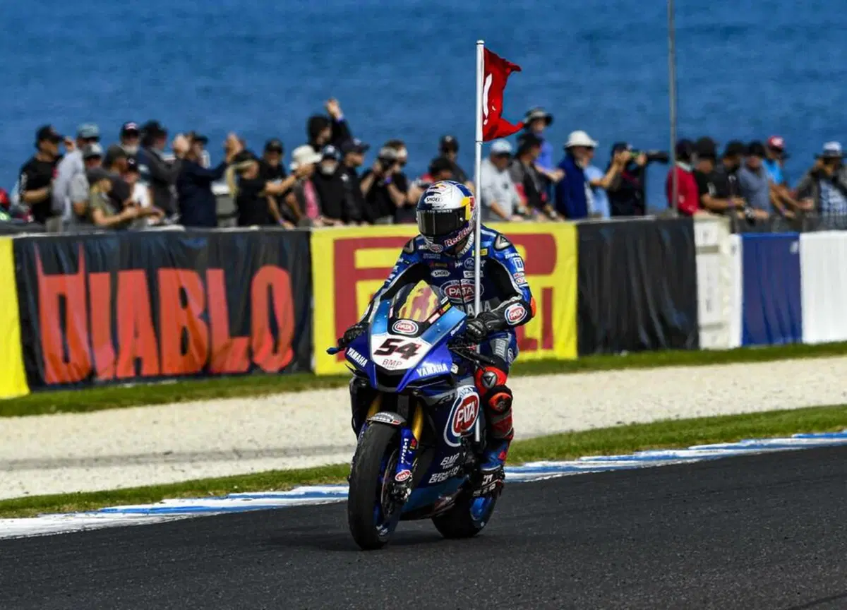 SBK 2020, Toprak Razgatlioglu vince un'entusiasmante gara1 a Phillip Island  (4)
