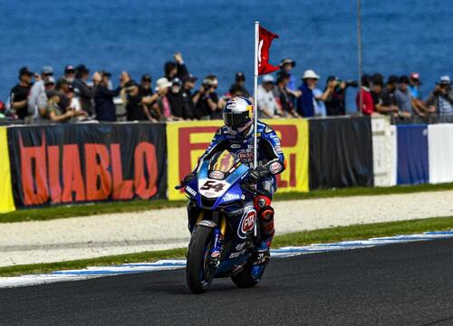 SBK 2020, Toprak Razgatlioglu vince un'entusiasmante gara1 a Phillip Island  (4)