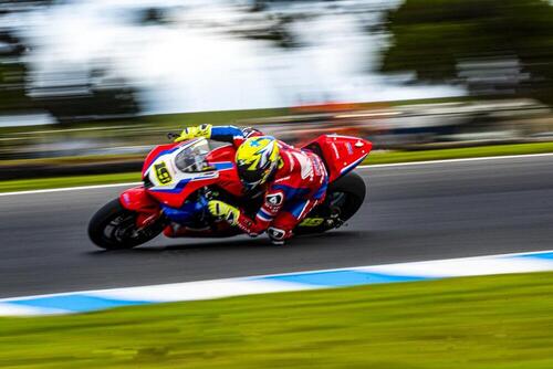 SBK 2020, Toprak Razgatlioglu vince un'entusiasmante gara1 a Phillip Island  (5)