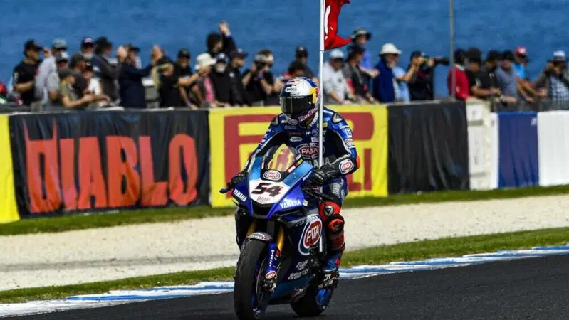 SBK 2020, Toprak Razgatlioglu vince un'entusiasmante gara1 a Phillip Island 