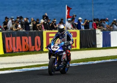 SBK 2020, Toprak Razgatlioglu vince un'entusiasmante gara1 a Phillip Island 