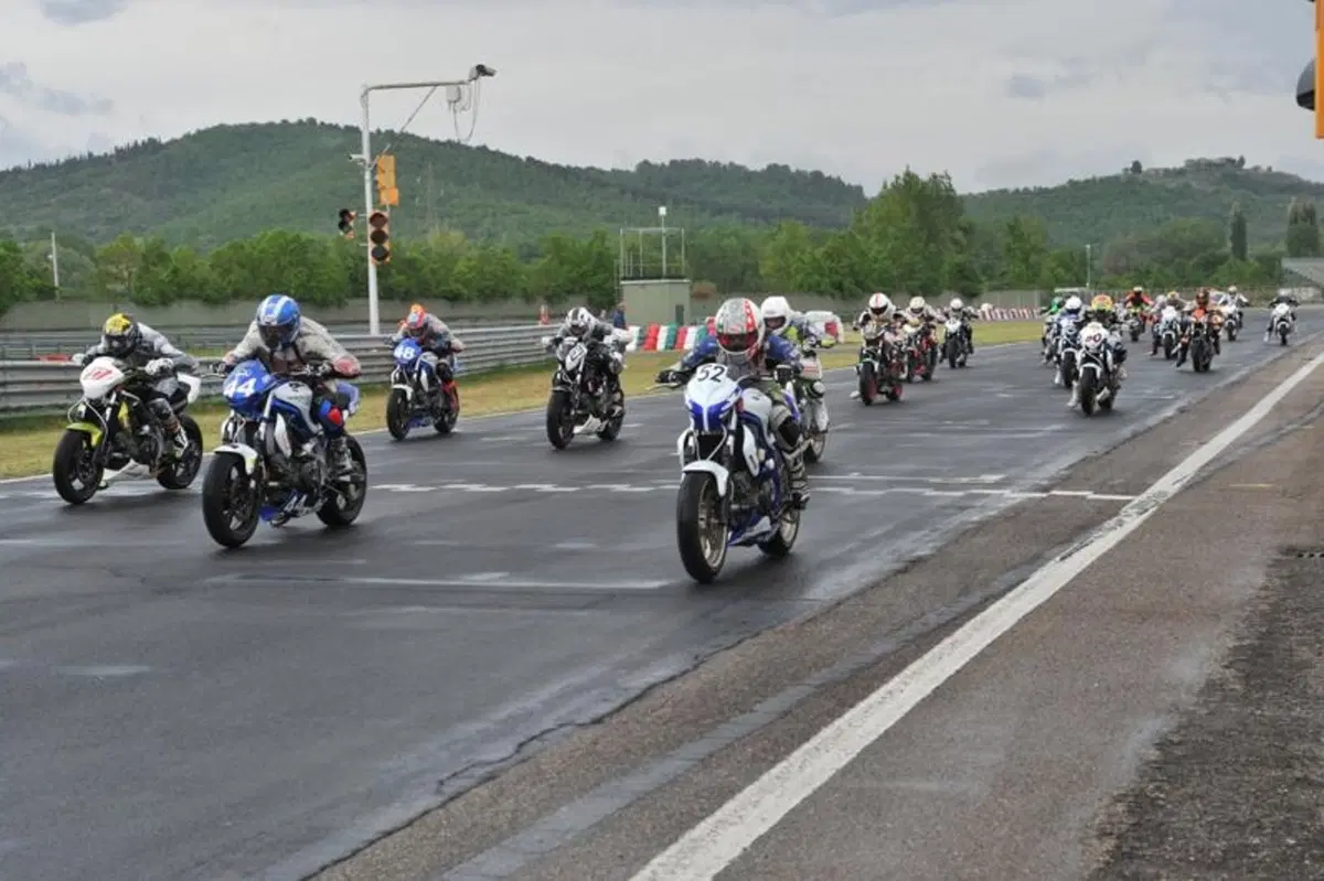 Suzuki Gladius Cup 2012. Siamo scesi in pista a Magione (3)