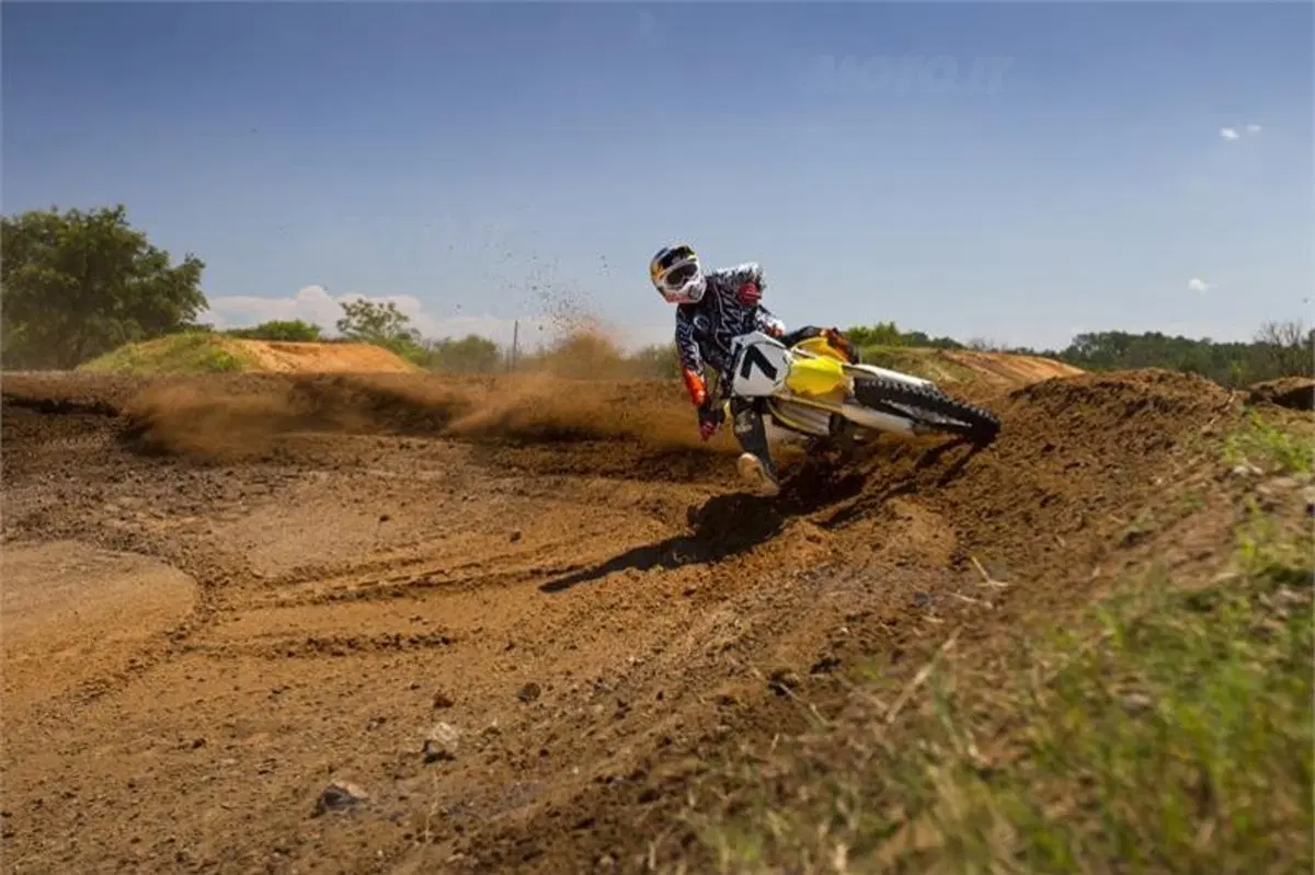 James Stewart firma con Yoshimura Suzuki Racing (6)