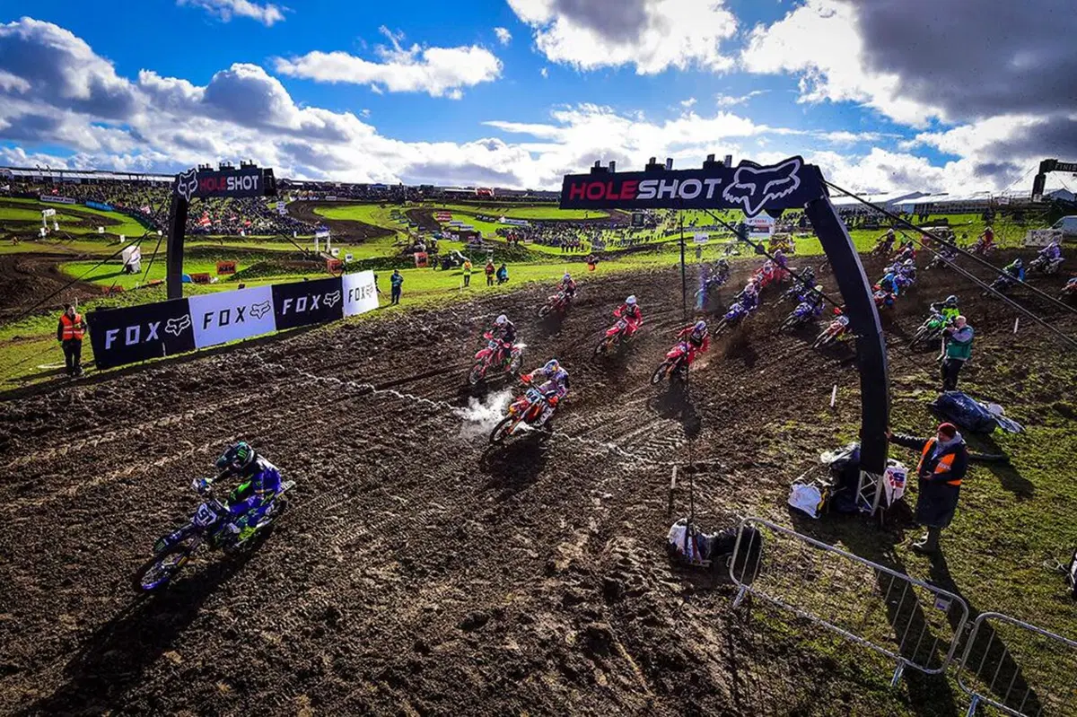 MX 2020. GP del Regno Unito. Jeffrey Herlings su Gajser e Cairoli (12)
