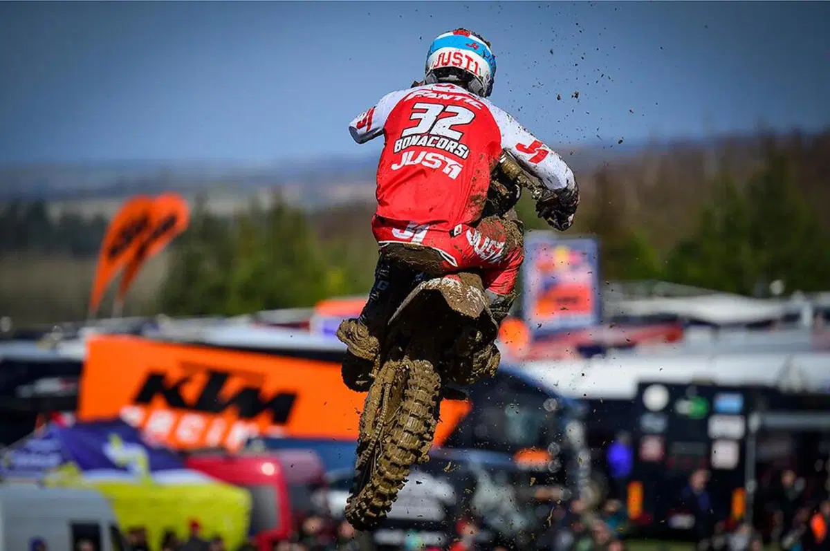 MX 2020. GP del Regno Unito. Jeffrey Herlings su Gajser e Cairoli (11)