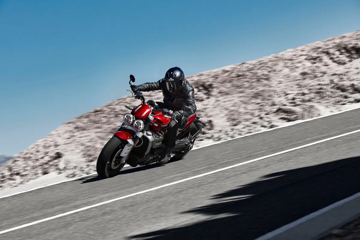 Triumph Rocket 3GT e Rocket 3R: 2500 cc e due versioni