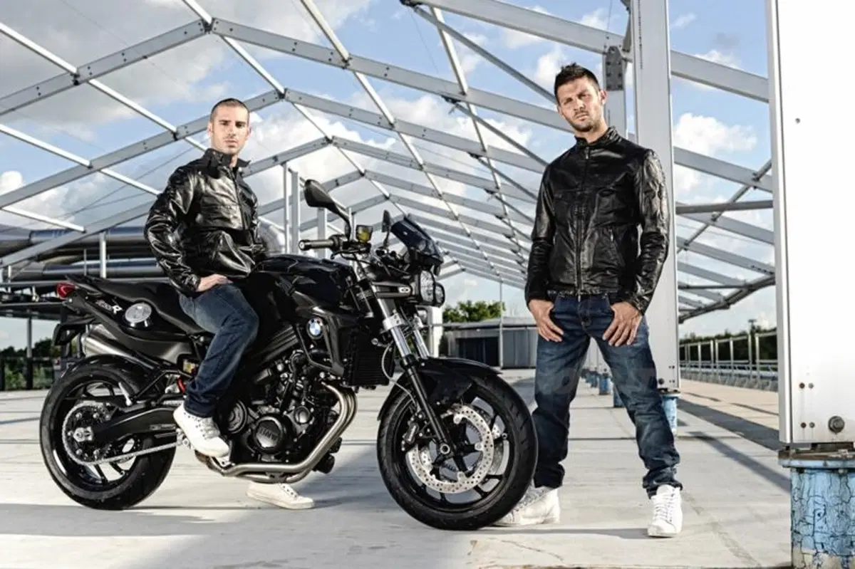 Melandri e Fabrizio presentano a Monza la BMW F 800 R in livrea all black
