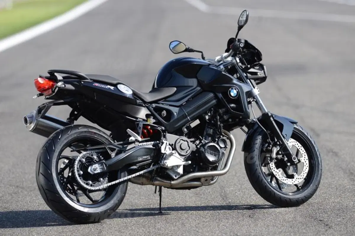 Melandri e Fabrizio presentano a Monza la BMW F 800 R in livrea all black (9)