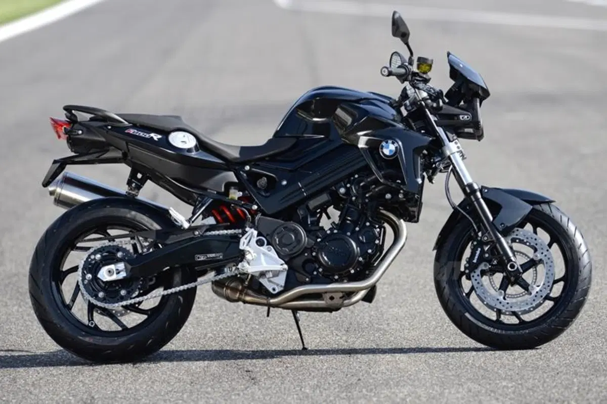 Melandri e Fabrizio presentano a Monza la BMW F 800 R in livrea all black (10)