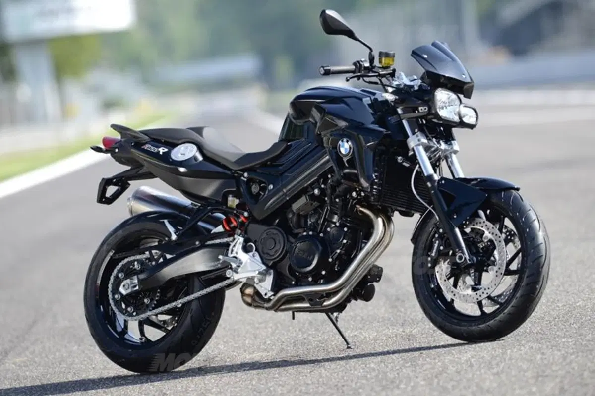 Melandri e Fabrizio presentano a Monza la BMW F 800 R in livrea all black (11)