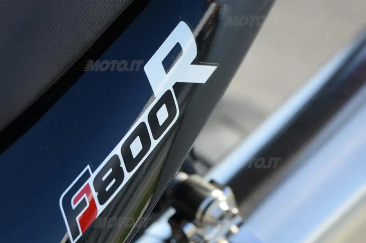 Melandri e Fabrizio presentano a Monza la BMW F 800 R in livrea all black (12)
