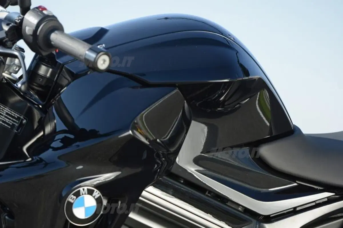 Melandri e Fabrizio presentano a Monza la BMW F 800 R in livrea all black (13)