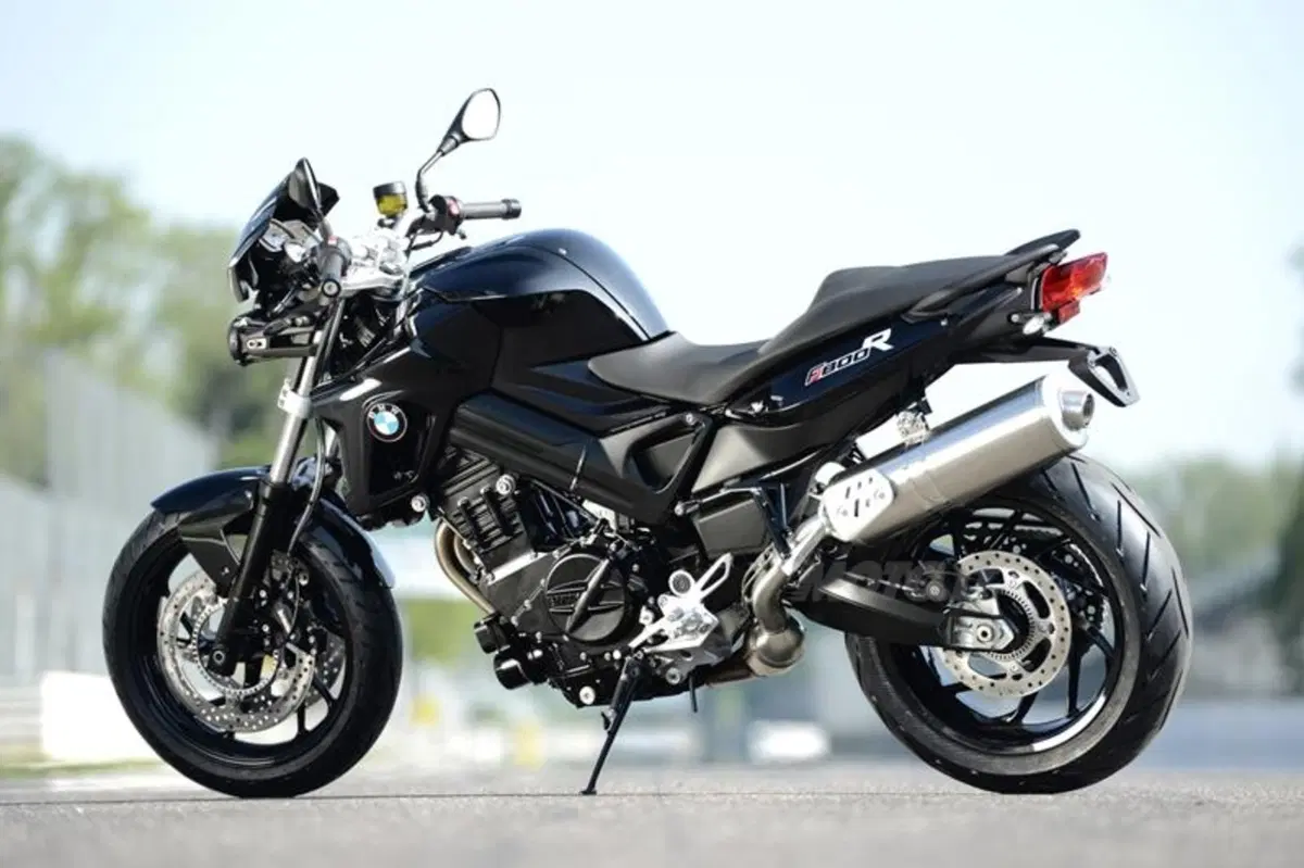 Melandri e Fabrizio presentano a Monza la BMW F 800 R in livrea all black (15)