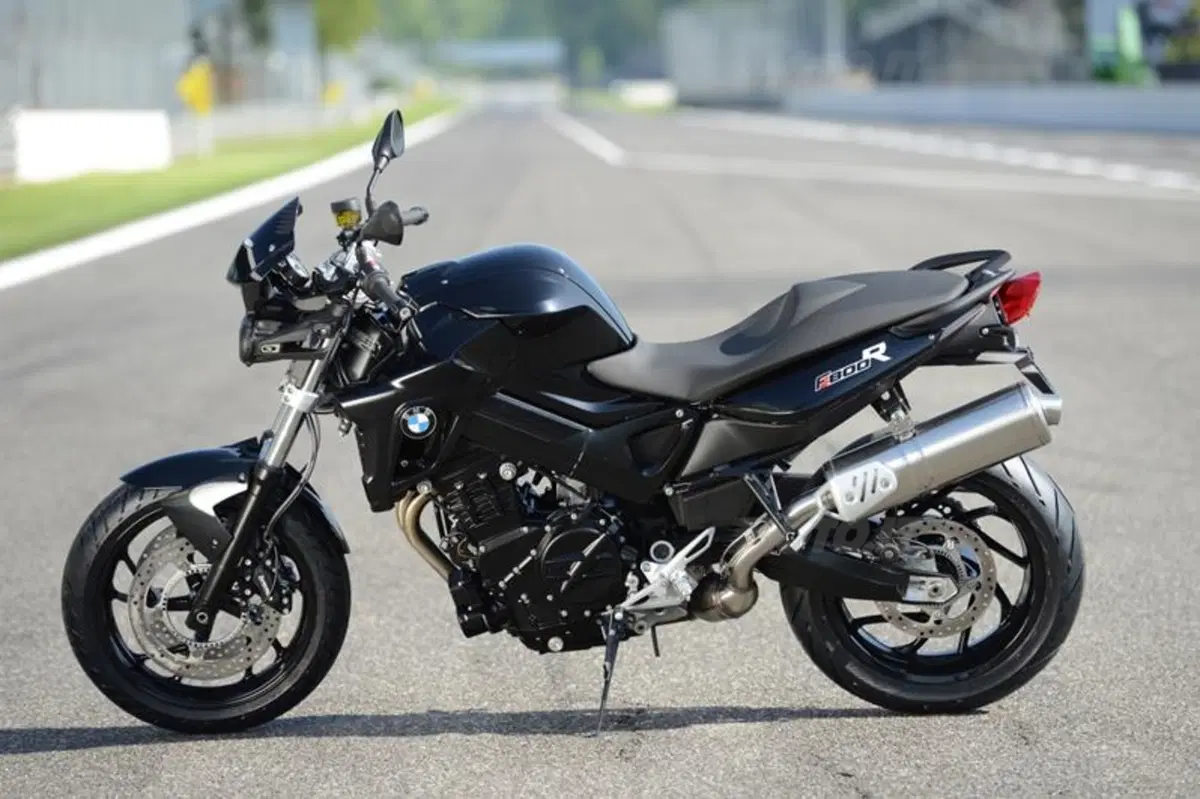 Melandri e Fabrizio presentano a Monza la BMW F 800 R in livrea all black (16)