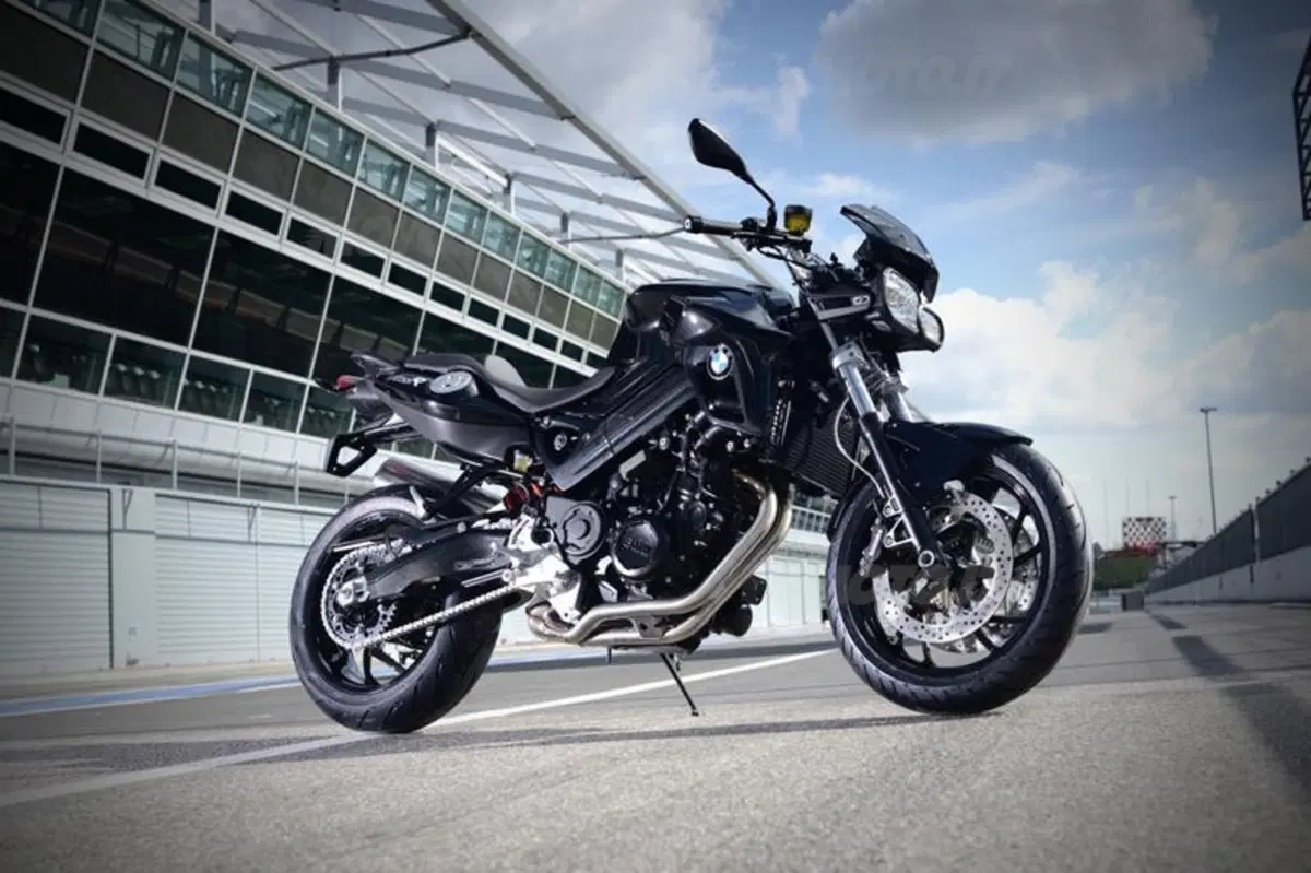 Melandri e Fabrizio presentano a Monza la BMW F 800 R in livrea all black (18)