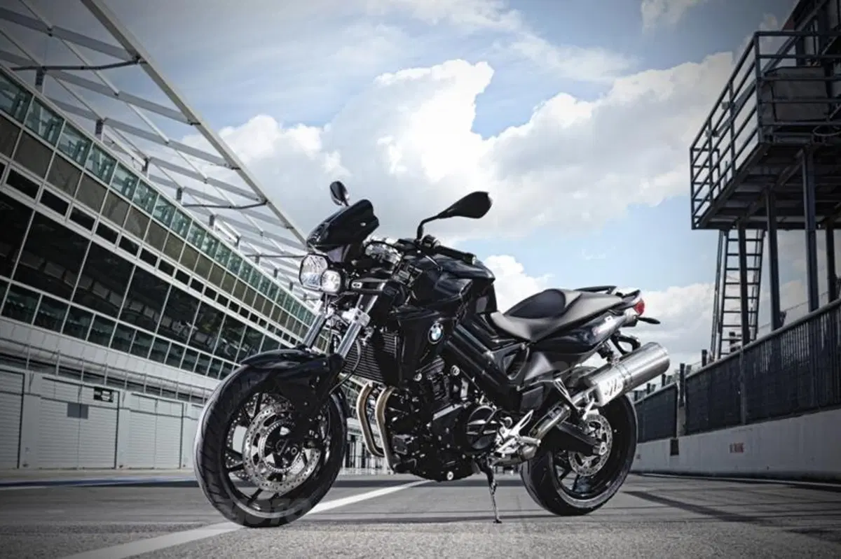 Melandri e Fabrizio presentano a Monza la BMW F 800 R in livrea all black (19)