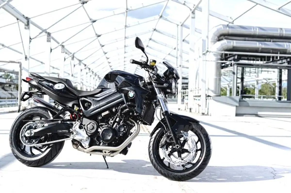 Melandri e Fabrizio presentano a Monza la BMW F 800 R in livrea all black (20)