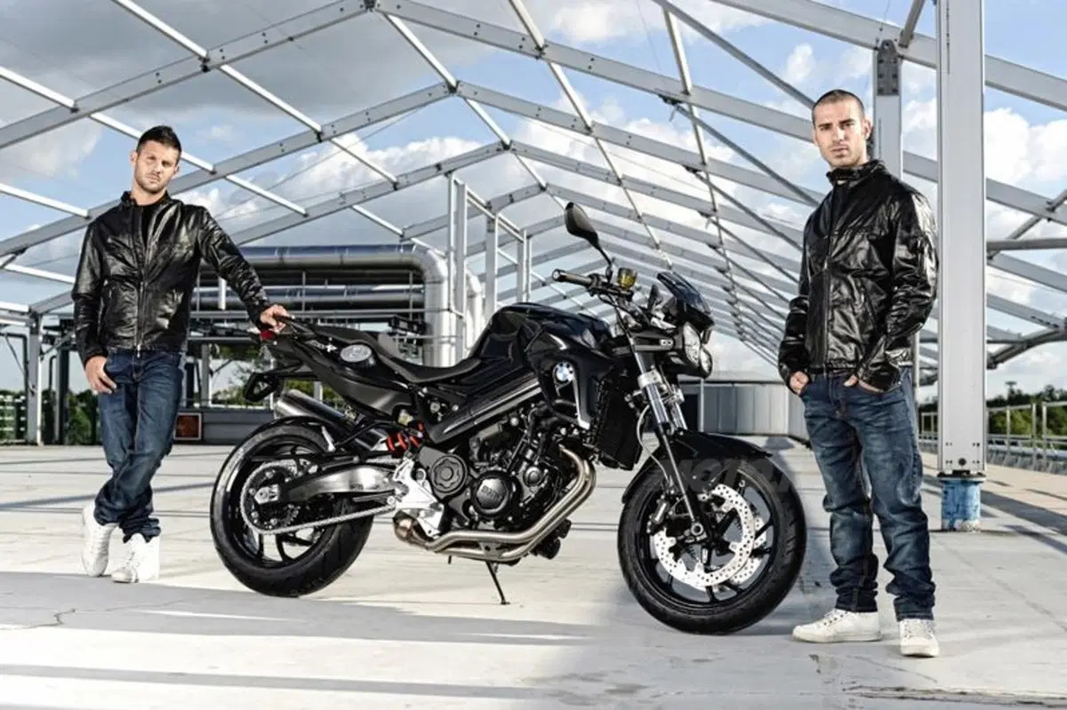 Melandri e Fabrizio presentano a Monza la BMW F 800 R in livrea all black (21)