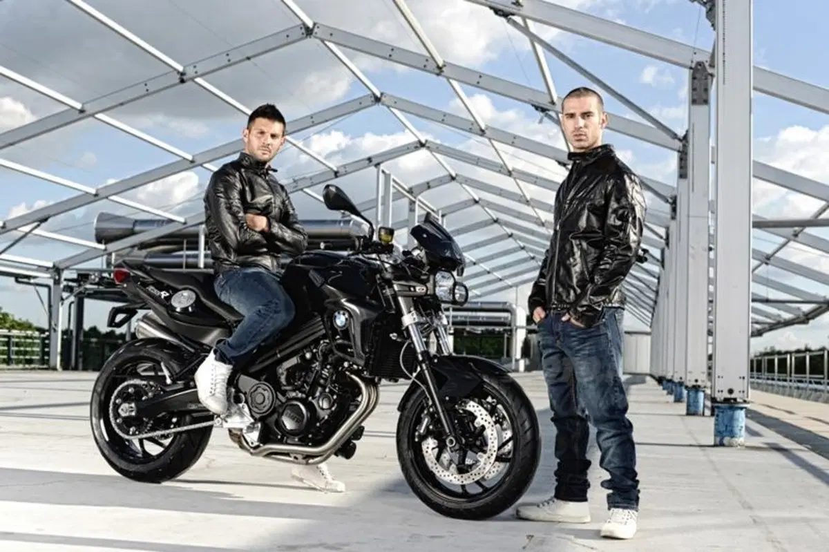 Melandri e Fabrizio presentano a Monza la BMW F 800 R in livrea all black (22)