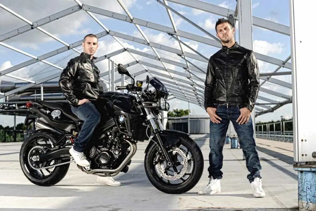 Melandri e Fabrizio presentano a Monza la BMW F 800 R in livrea all black (23)